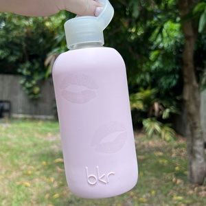bkr Air Kiss w/ Kiss Print Little Glass Water Bottle with Lip Prints